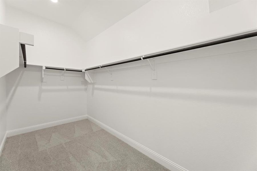 16_17. 512 Pinnacles - Closet