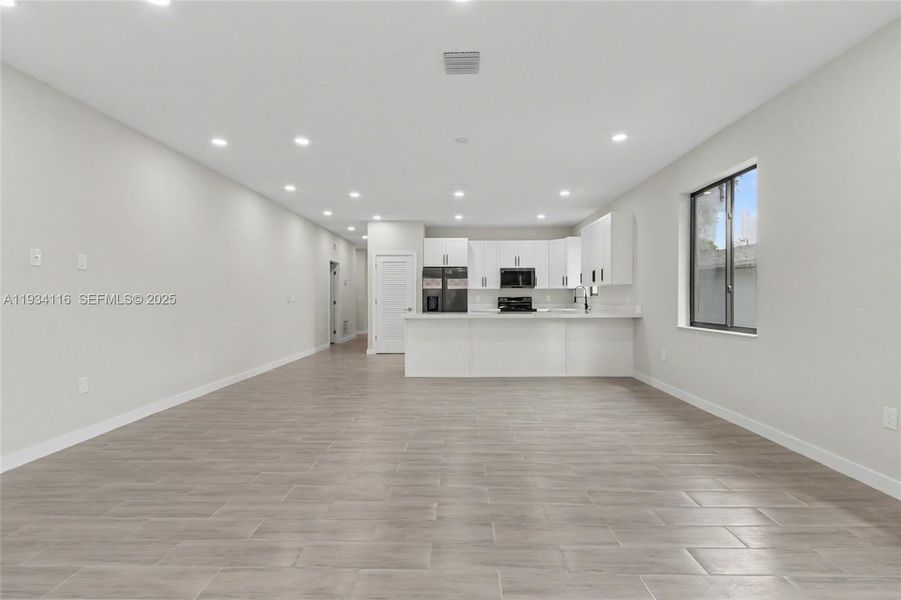 Spacious, unfurnished interior of a new home in , Dania Beach (Image 31). Spacious, unfurnished interior of a new home in , Dania Beach (Image 31).
