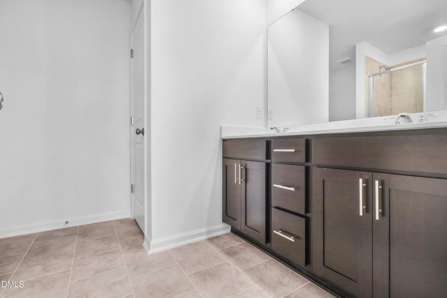 SUN_ElmGrove_Pic_Wyatt_Owners_Bath_3of3 SUN_ElmGrove_Pic_Wyatt_Owners_Bath_3of3