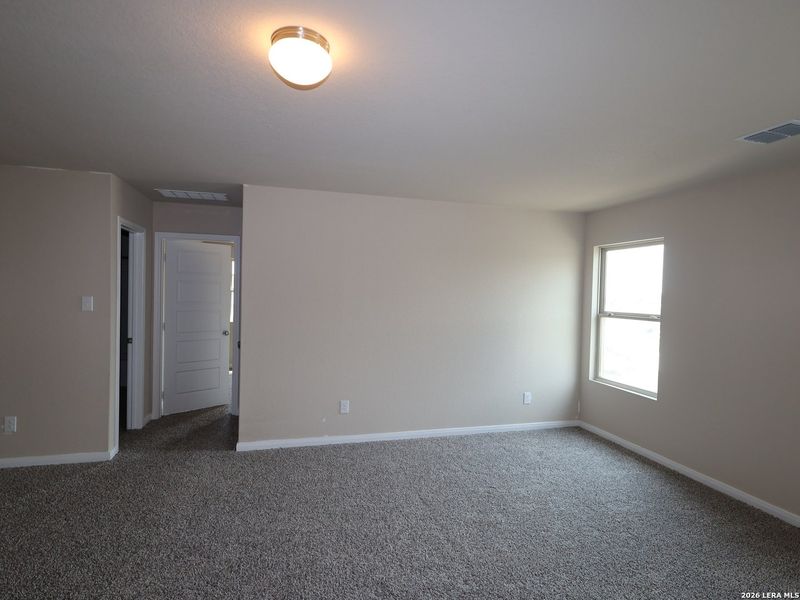 Spacious, unfurnished interior of a new home in Agave, San Antonio (Image 18).