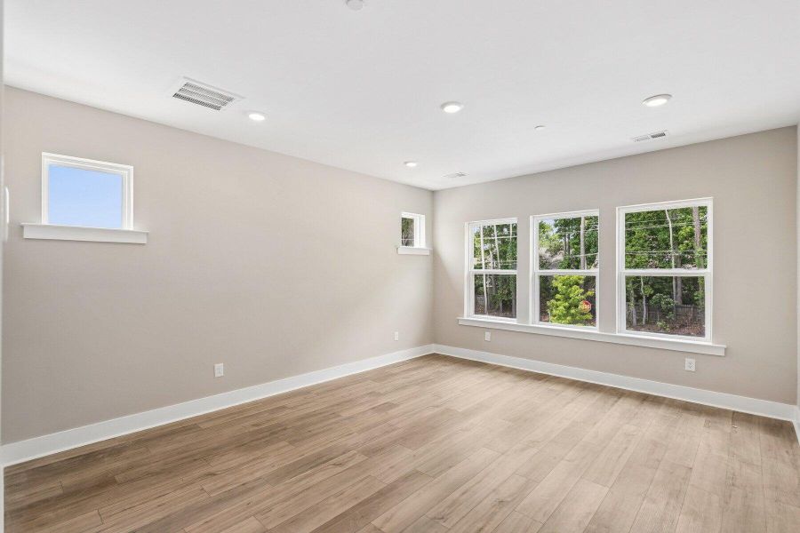 Spacious, unfurnished interior of a new home in , Charleston (Image 37).