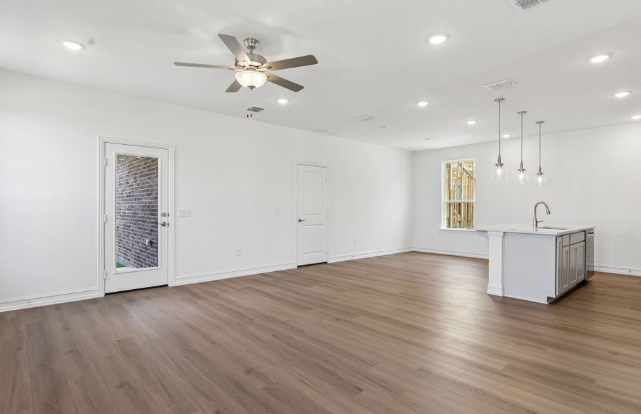 Spacious, unfurnished interior of a new home in Pinnacle at Legacy Hills, Celina (Image 14).