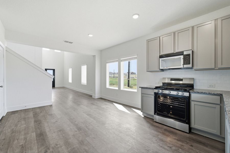 Spacious, unfurnished interior of a new home in Garden Grove, San Antonio (Image 19).