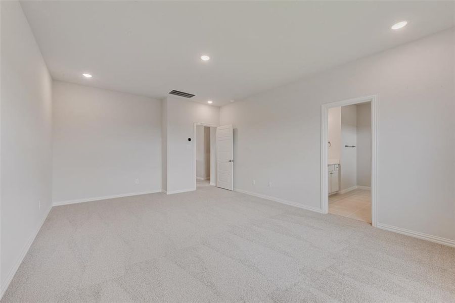 Spacious, unfurnished interior of a new home in Spiritas Ranch, Little Elm (Image 9). Spacious, unfurnished interior of a new home in Spiritas Ranch, Little Elm (Image 9).