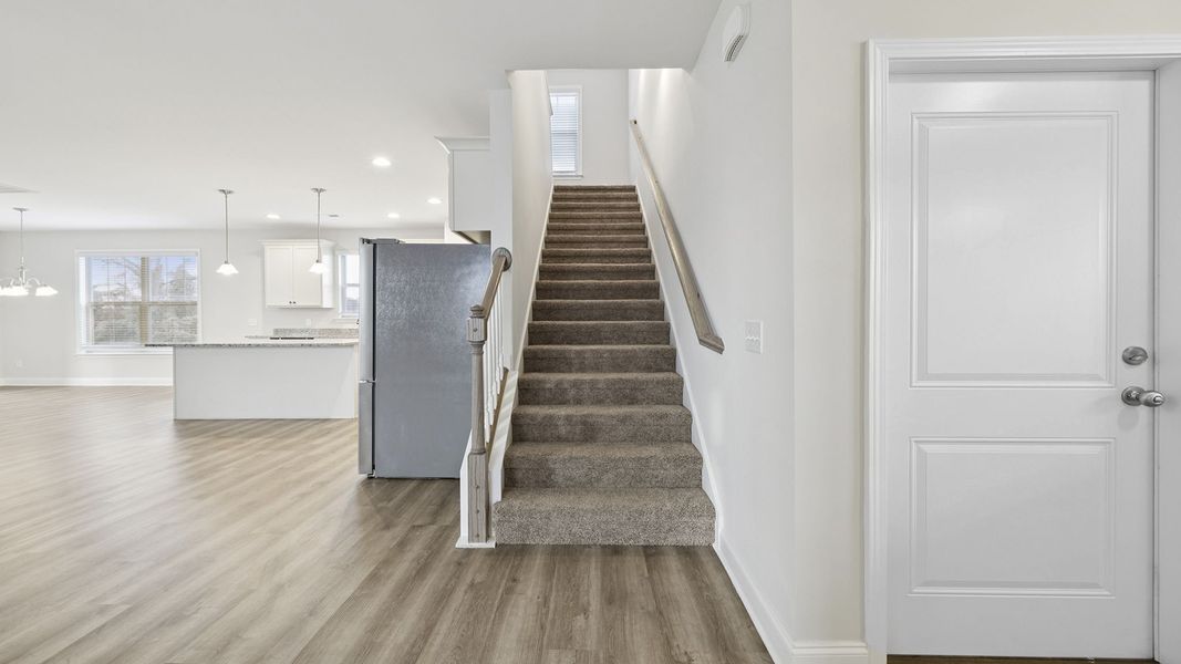 Spacious, unfurnished interior of a new home in Edgewood Estates, Piedmont (Image 20).