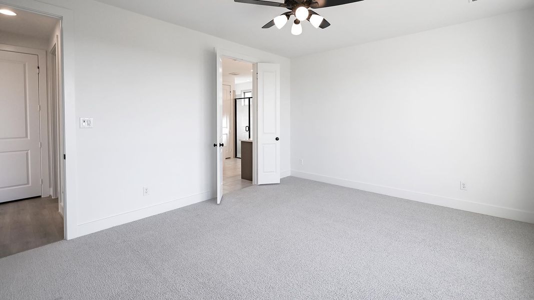 Spacious, unfurnished interior of a new home in Crosswinds 50', Kyle (Image 20).