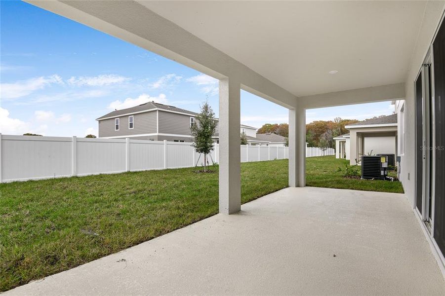 Exterior details and patio area of a home in , Tavares (Image 3).