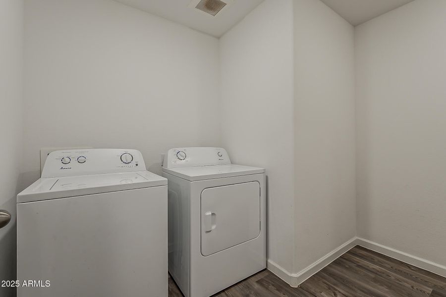 33-print-Carousel-33