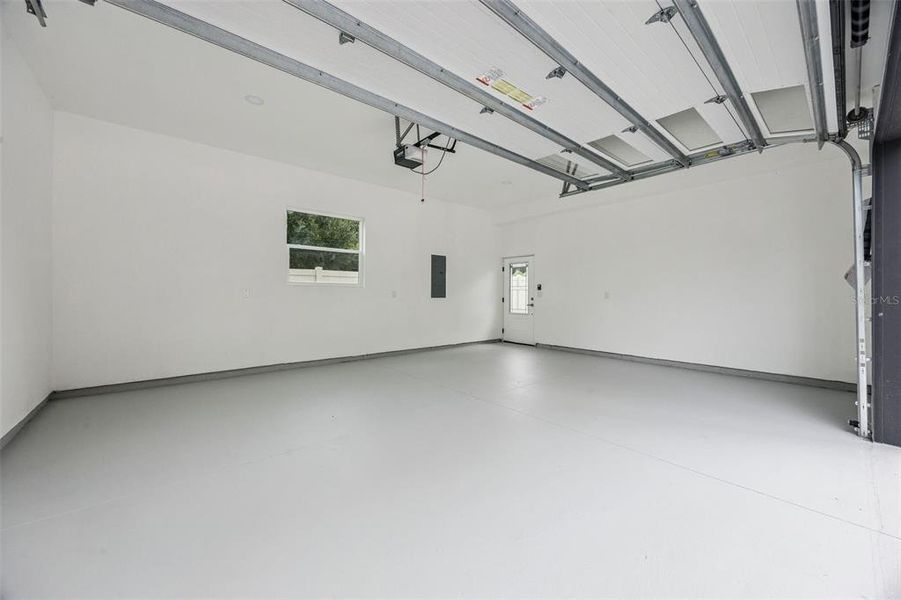 Spacious, unfurnished interior of a new home in , Orlando (Image 20).