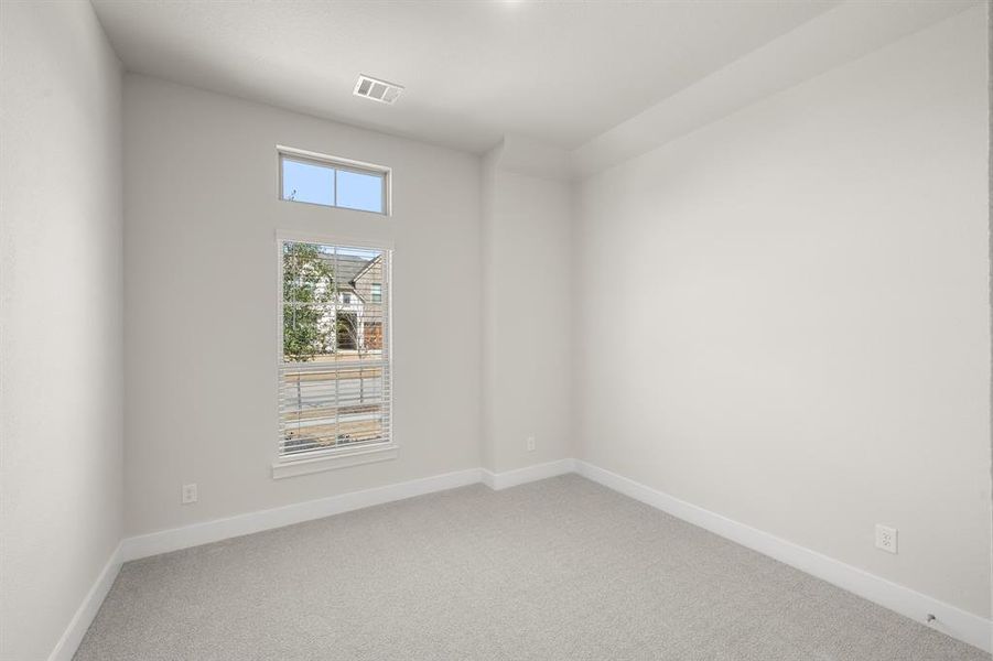 Spacious, unfurnished interior of a new home in The Retreat - Phase 1, Waxahachie (Image 24).
