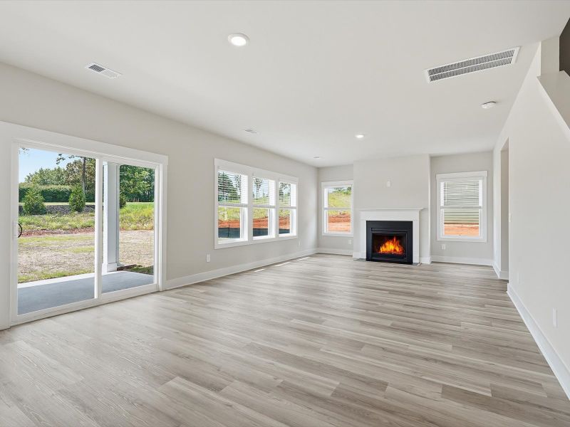 Spacious, unfurnished interior of a new home in Ashby Woods, Boiling Springs (Image 11).