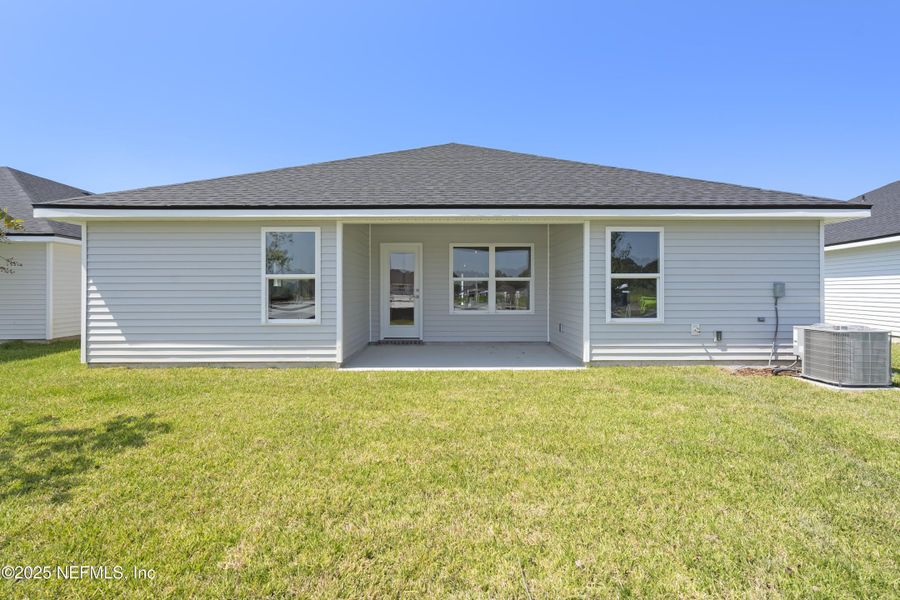 Exterior details and patio area of a home in Summerglen, Jacksonville (Image 34).