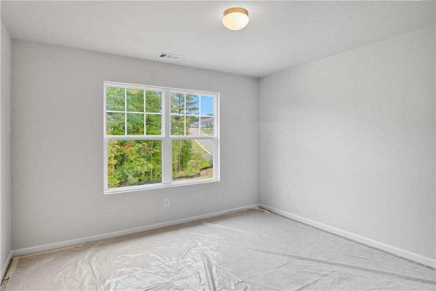 Spacious, unfurnished interior of a new home in Creekside Landing, Dallas (Image 22).