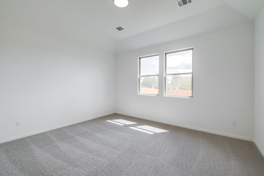 Spacious, unfurnished interior of a new home in Trinity Ranch, Elgin (Image 20).