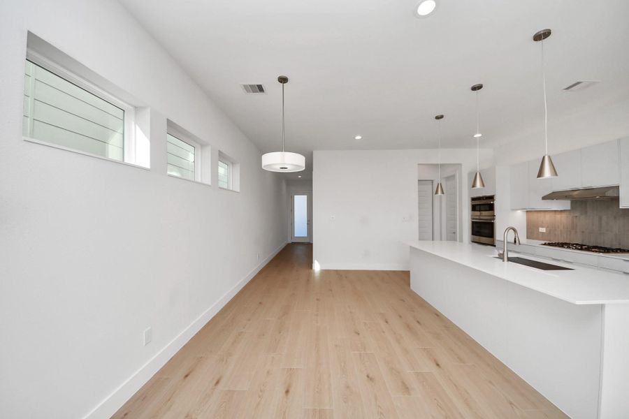 Spacious, unfurnished interior of a new home in , Houston (Image 36).