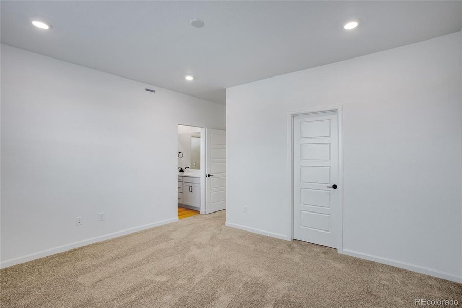 Spacious, unfurnished interior of a new home in Westside Crossing Townhomes, Berthoud (Image 30).