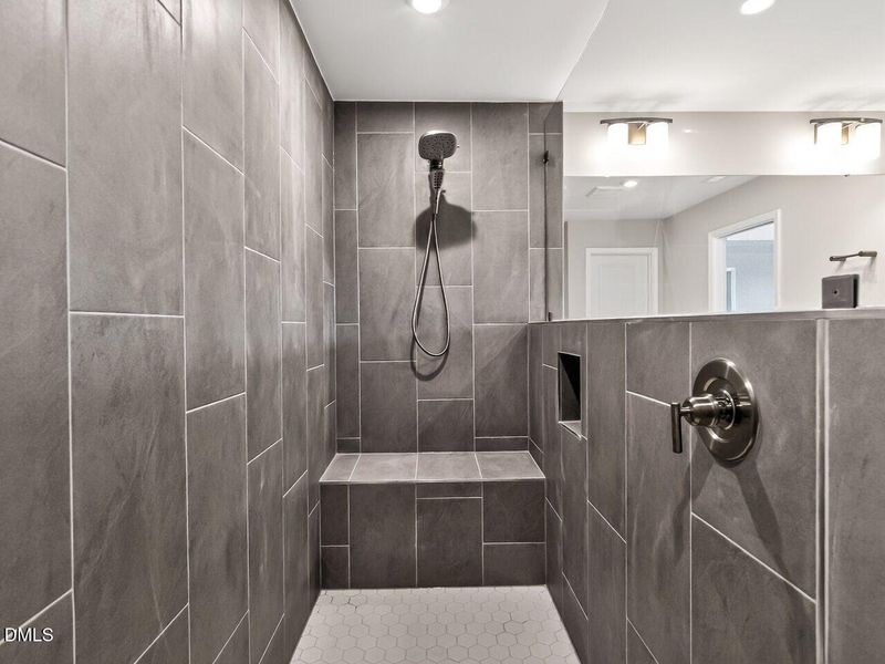 027-1280x960-primary-bathroom