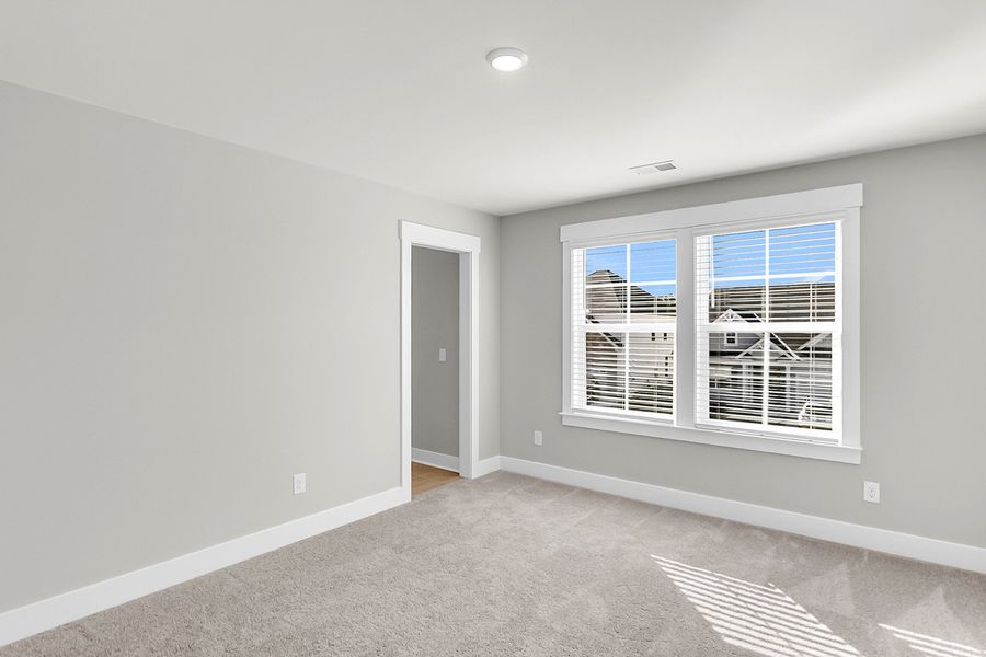Spacious, unfurnished interior of a new home in Hewing Farms, Summerville (Image 40).