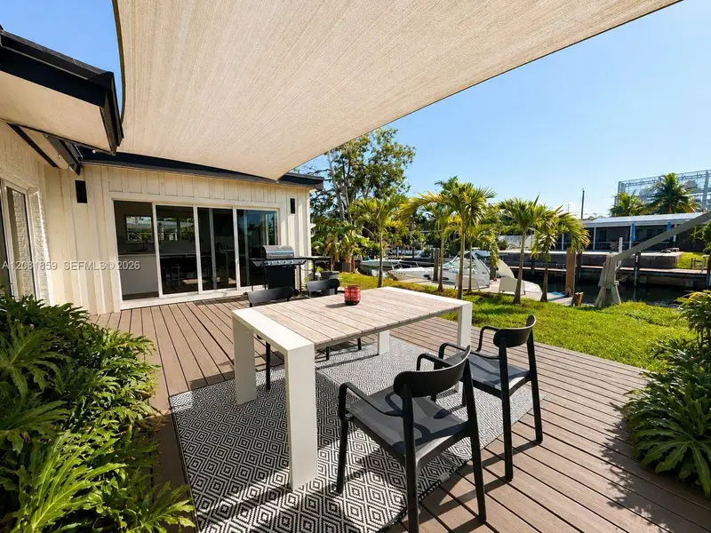 Exterior details and patio area of a home in , Fort Lauderdale (Image 4).