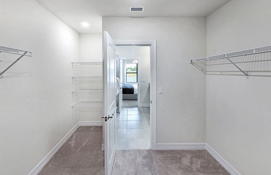 Owner's walk-in closet Owner's walk-in closet