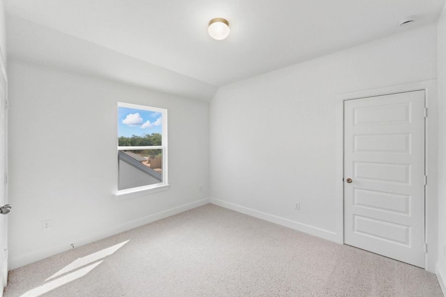 Spacious, unfurnished interior of a new home in The Colony - 50', Bastrop (Image 14).