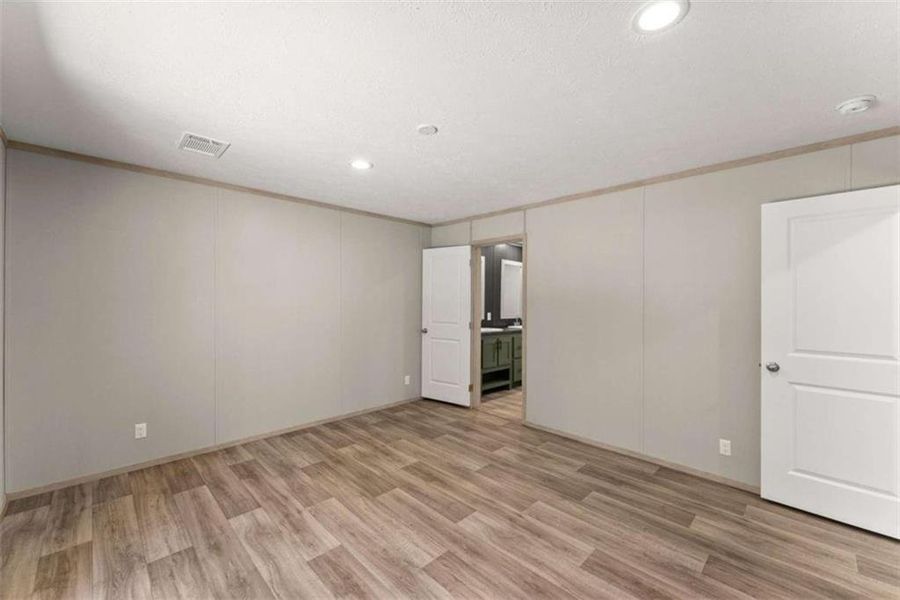Spacious, unfurnished interior of a new home in , Dahlonega (Image 28).