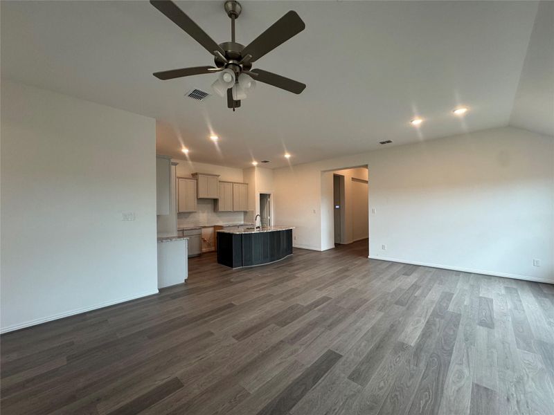Spacious, unfurnished interior of a new home in River Ranch, Dayton (Image 5).