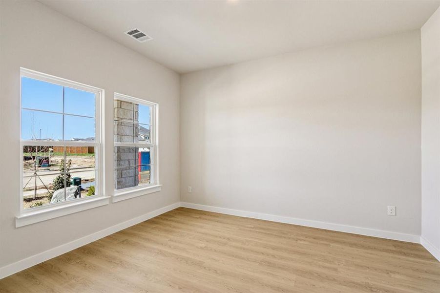 Spacious, unfurnished interior of a new home in Hickory Hill, Sherman (Image 29).