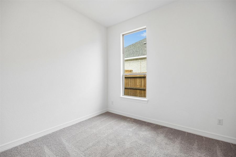 Spacious, unfurnished interior of a new home in Lago Mar, Texas City (Image 25).