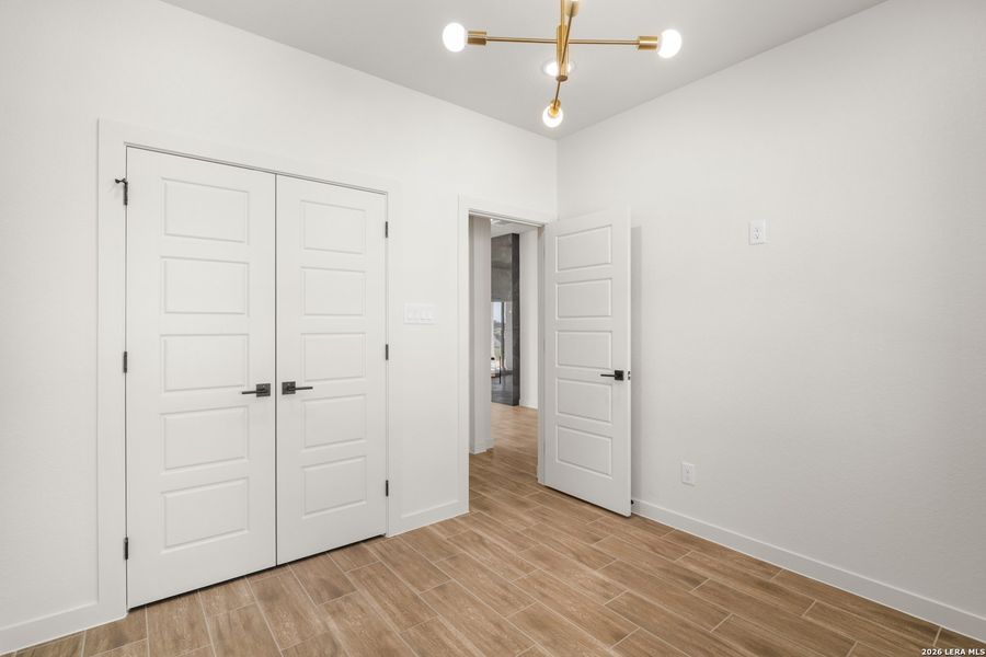 Spacious, unfurnished interior of a new home in , La Vernia (Image 25).