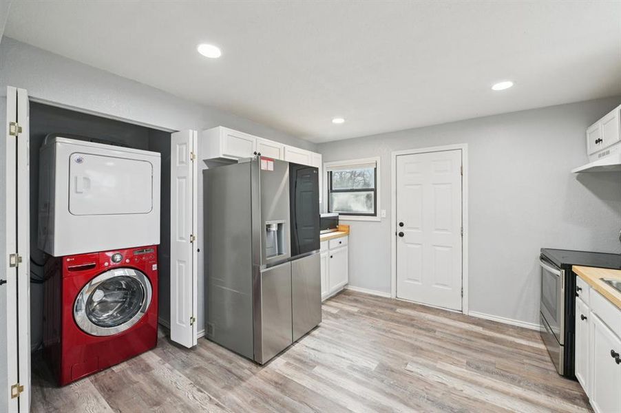 Furnished interior view inside a new home in , Weatherford (Image 6).