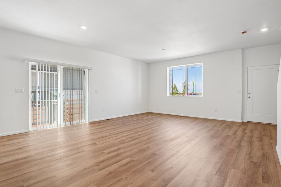 Spacious, unfurnished interior of a new home in Windler, Aurora (Image 12).