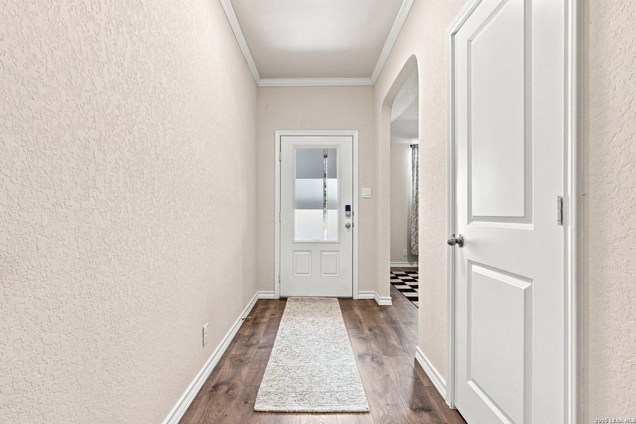 Spacious, unfurnished interior of a new home in Redbird Ranch, San Antonio (Image 25).