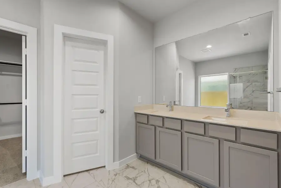 Furnished interior view inside a new home in Beacon Hill, Waller (Image 5).