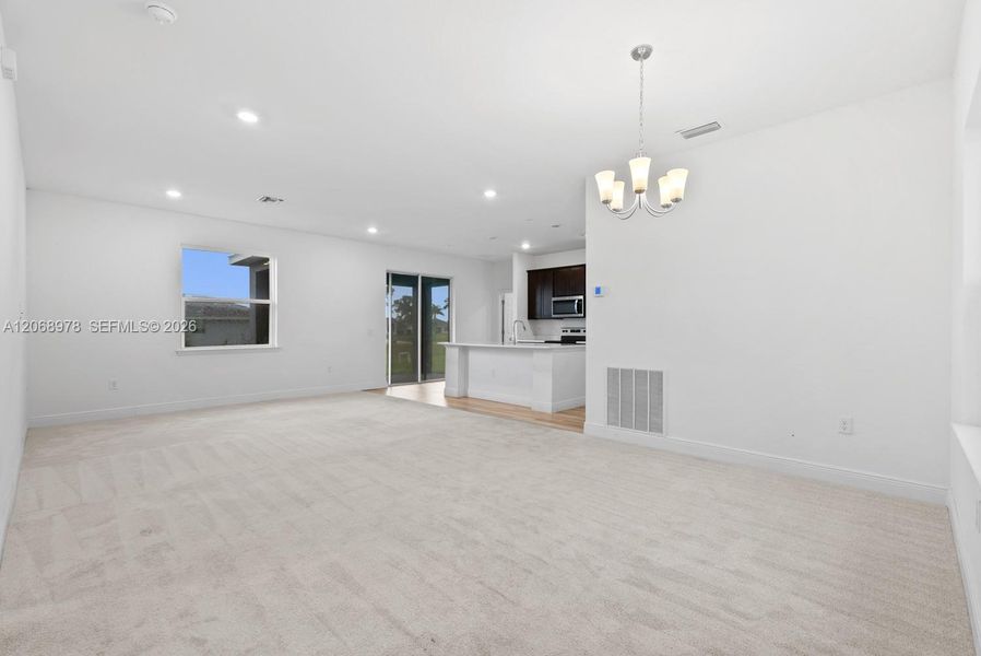 Spacious, unfurnished interior of a new home in , Cape Coral (Image 12).