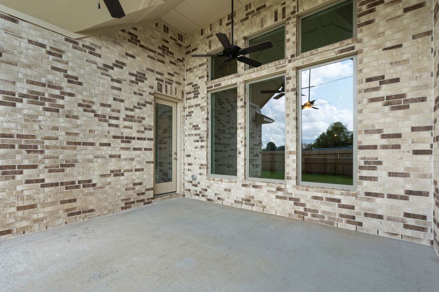 Spacious, unfurnished interior of a new home in Coastal Point, League City (Image 17).