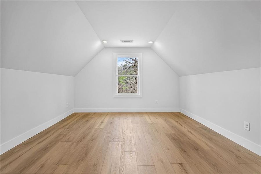 Spacious, unfurnished interior of a new home in , Gainesville (Image 22).