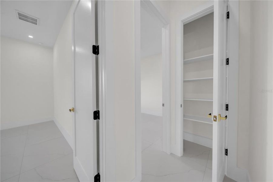 Spacious, unfurnished interior of a new home in , Cape Coral (Image 33).