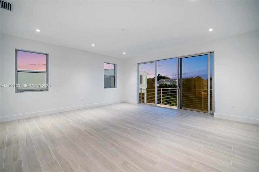 Spacious, unfurnished interior of a new home in , Weston (Image 51).