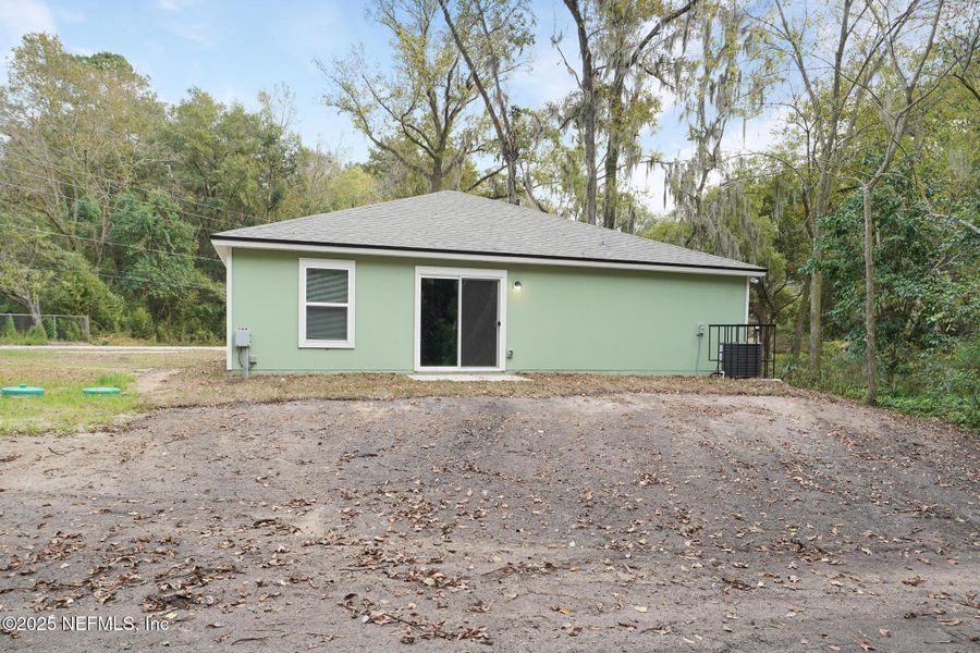Exterior details and patio area of a home in , Jacksonville (Image 4).