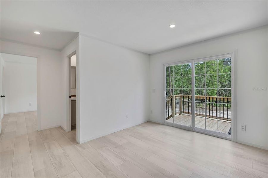Spacious, unfurnished interior of a new home in , Homosassa (Image 31).