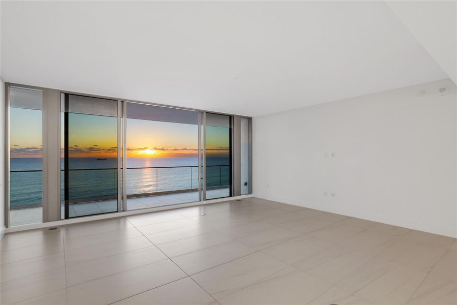 Spacious, unfurnished interior of a new home in , Fort Lauderdale (Image 38).