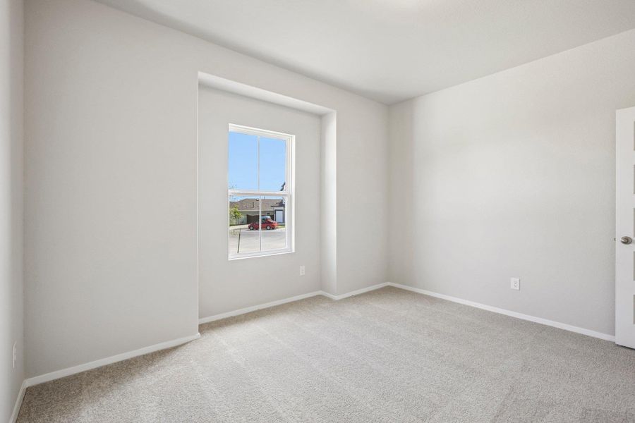 Spacious, unfurnished interior of a new home in Cloverleaf, Austin (Image 29).