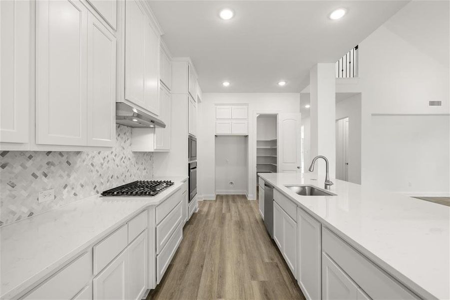 216 Onyx Kitchen3