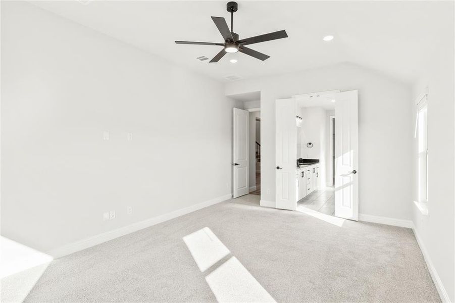 Spacious, unfurnished interior of a new home in Creekview Meadows, Pilot Point (Image 33).