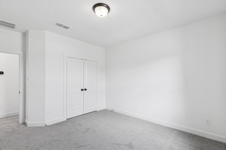 Spacious, unfurnished interior of a new home in The Meadows at Imperial Oaks, Conroe (Image 20).