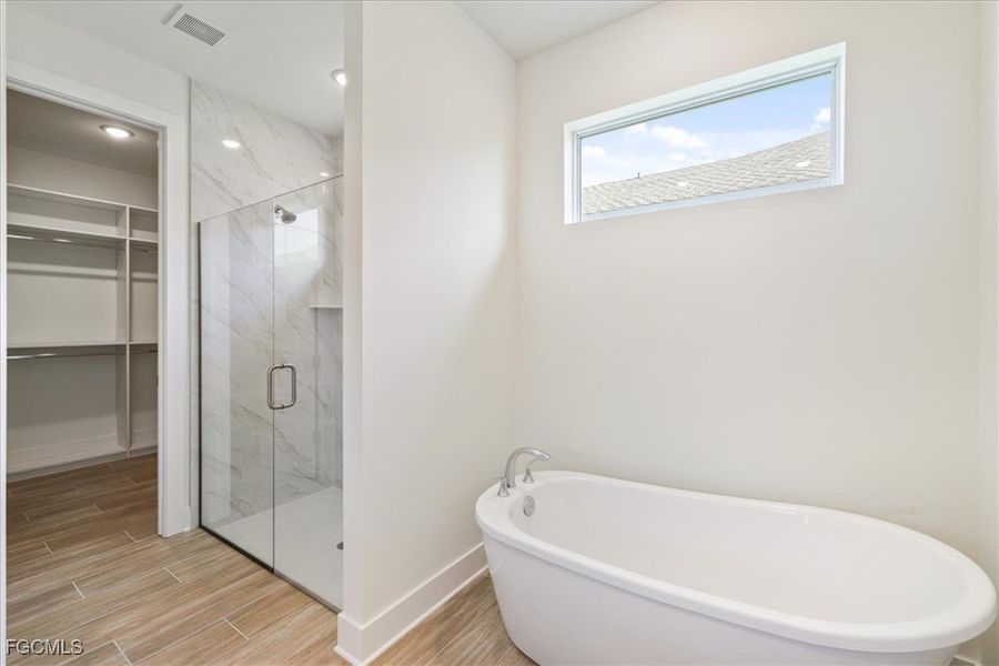 Furnished interior view inside a new home in Cape Coral, Cape Coral (Image 14).