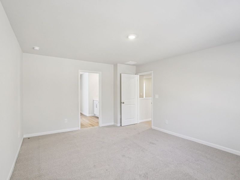 Spacious, unfurnished interior of a new home in Westmont Preserve, Powder Springs (Image 16).