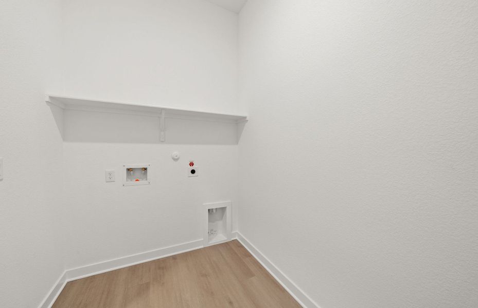 Representative unfurnished interior of a home built from the Dobbin by Pulte Homes in 6 Creeks, Kyle (Image 38).