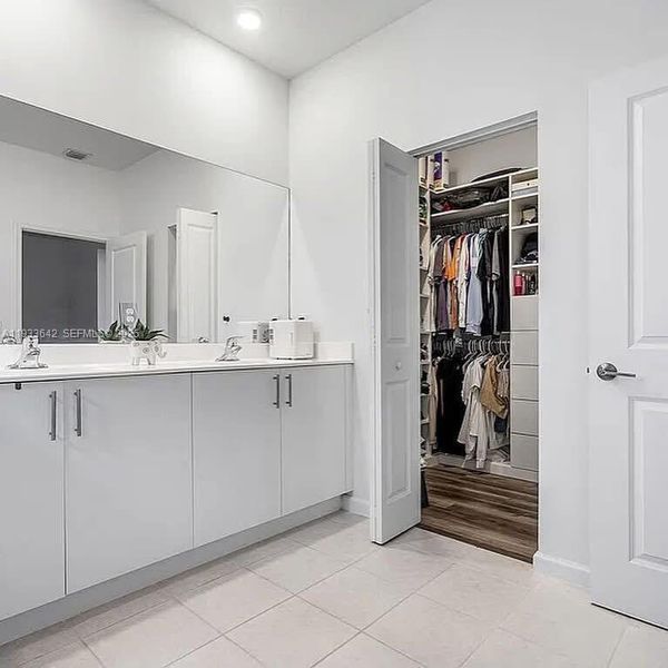 Furnished interior view inside a new home in , Lauderhill (Image 13).